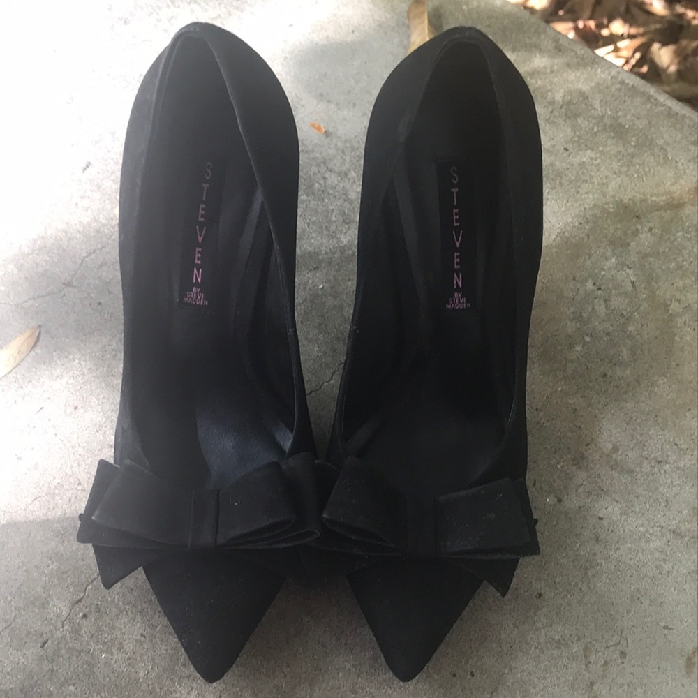 Steve Madden black bow suede